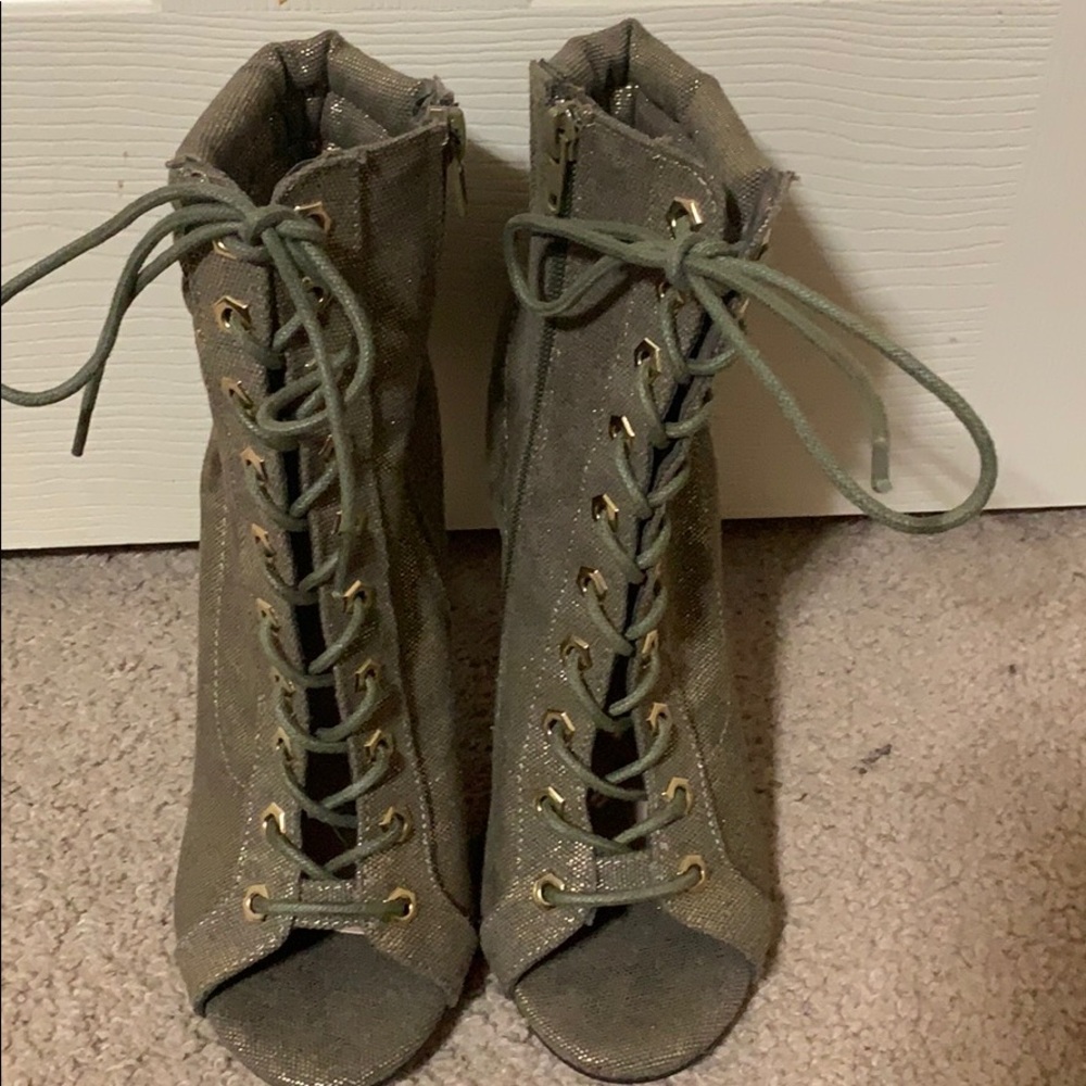 Up toe booties